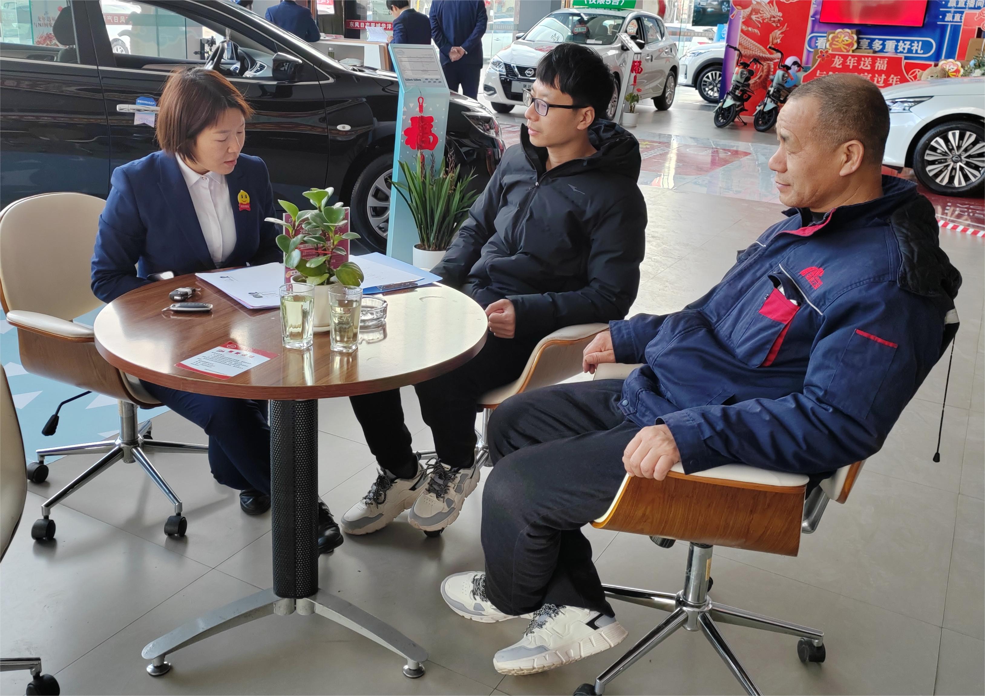 卓越服務，駕馭未來——記東風日產4S店銷售顧問陳霞霞的汽車銷售之道